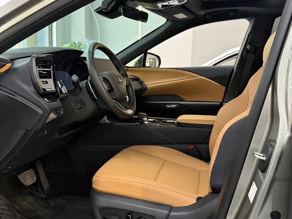 Lexus RX — миниатюра 5