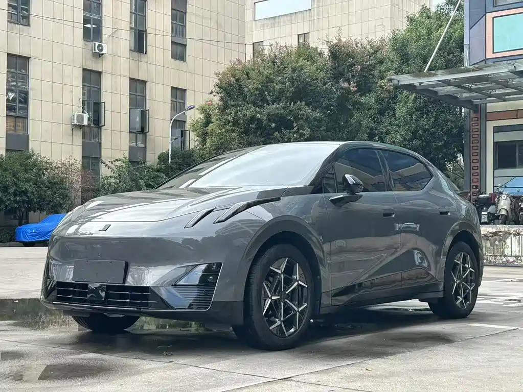 Lynk & Co Z20
