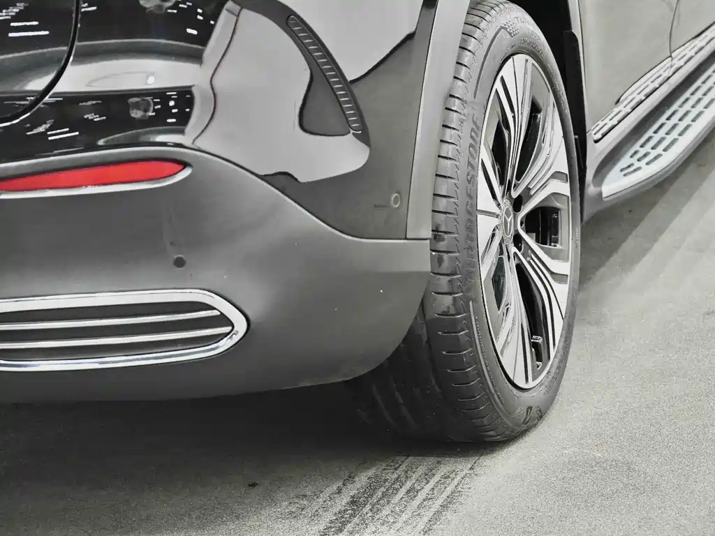 MERCEDES-BENZ EQE SUV