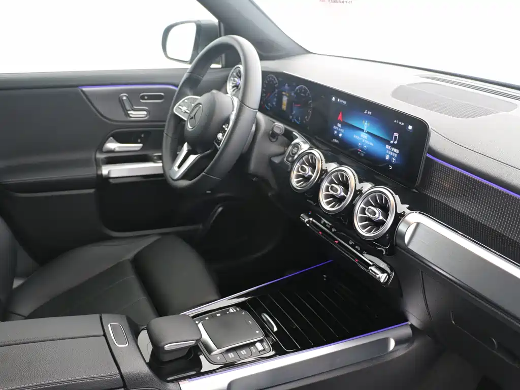 Mercedes-Benz GLB — миниатюра 8