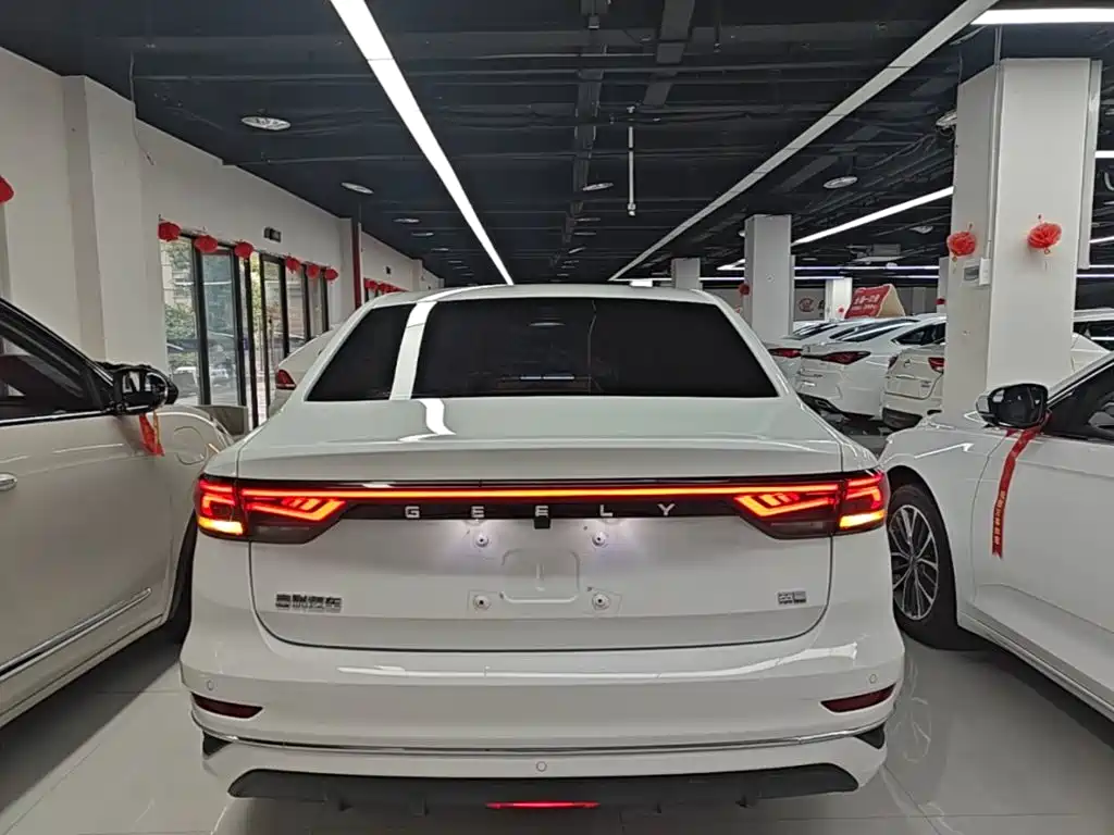 Geely Emgrand — миниатюра 6