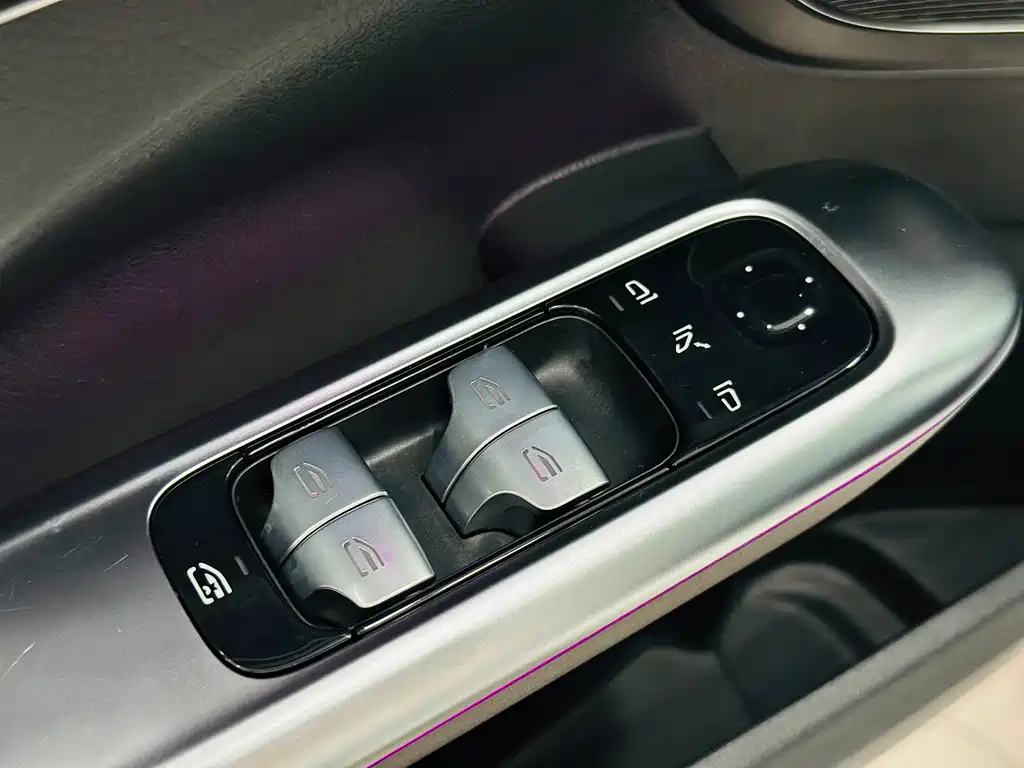 Mercedes-Benz C-Class — миниатюра 11