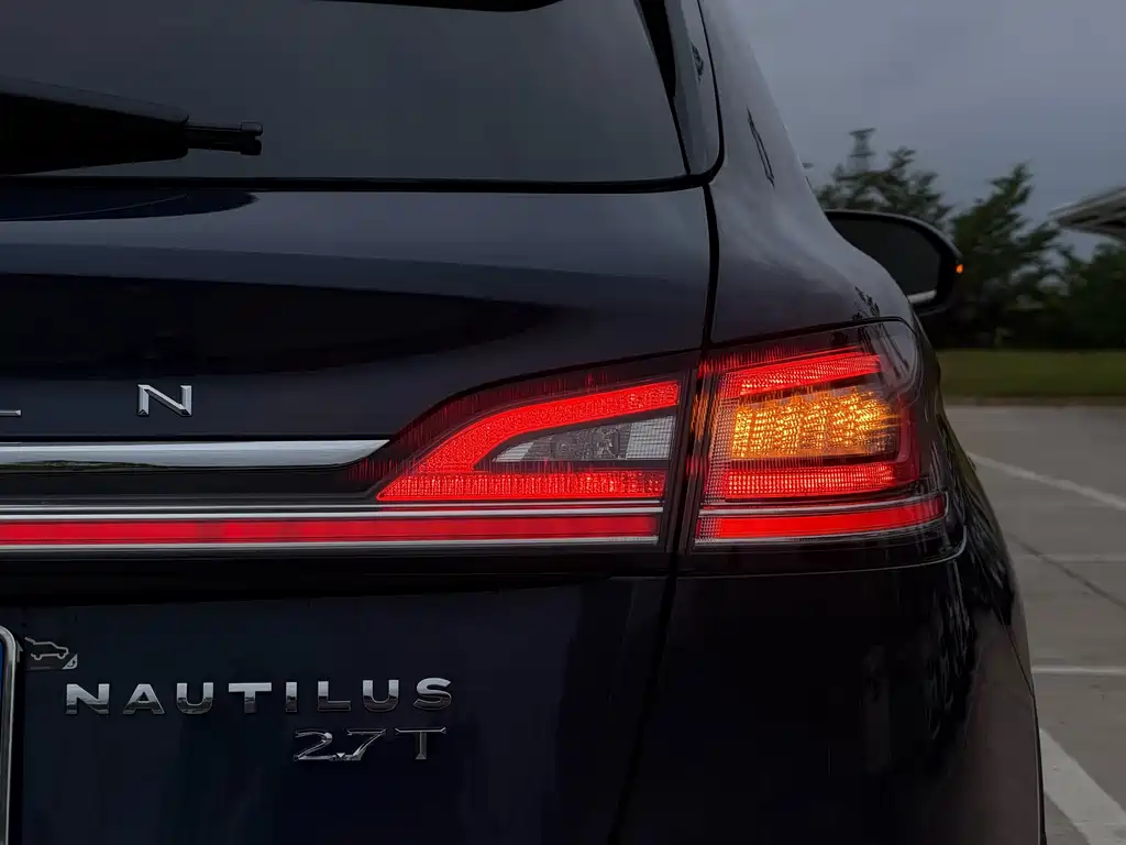 Lincoln Nautilus 2021 2.7T