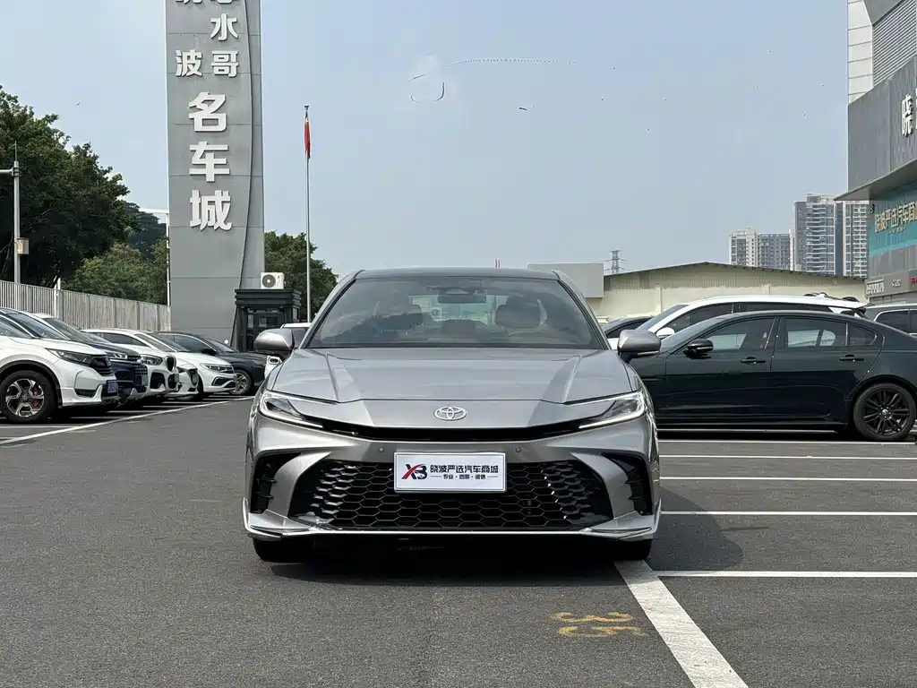 Toyota Camry — миниатюра 4