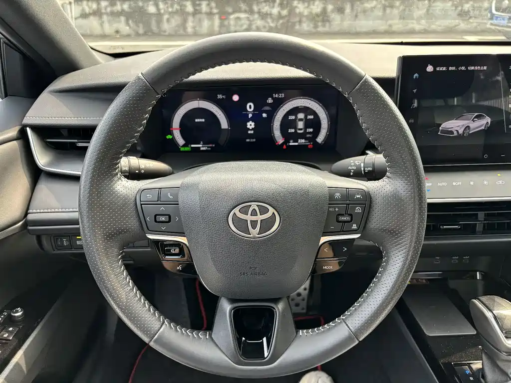 Toyota Camry — миниатюра 13