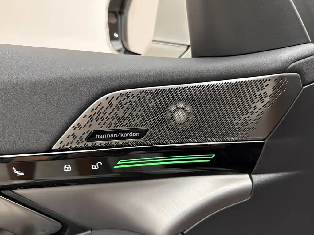 BMW 5 Series — миниатюра 15