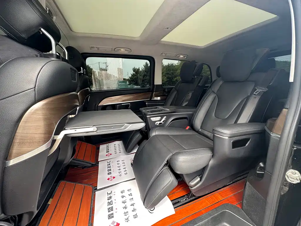 Mercedes-Benz V-Class — миниатюра 8