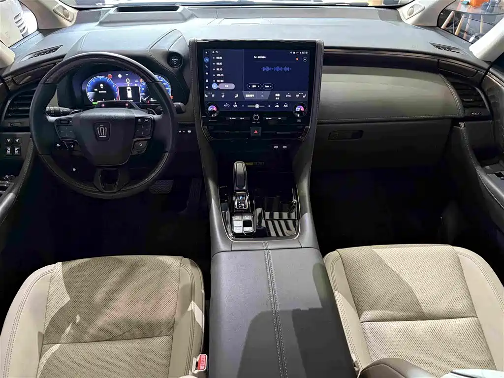Toyota Vellfire — миниатюра 6