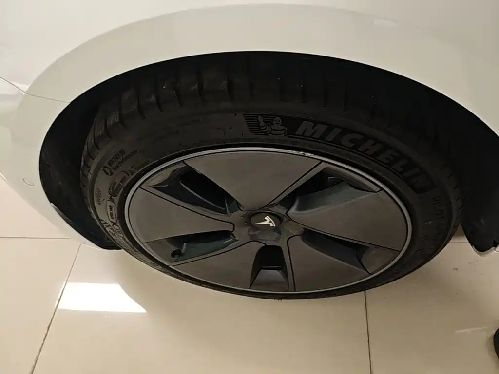 Tesla Model 3 — миниатюра 23