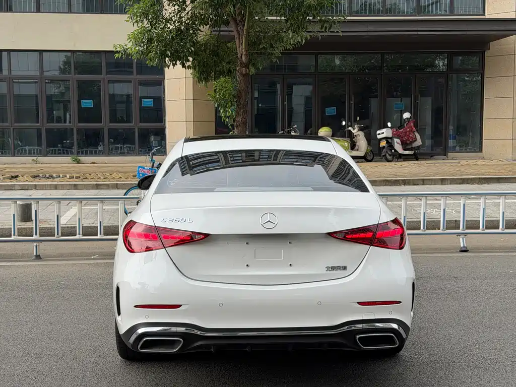 Mercedes-Benz C-Class — миниатюра 12