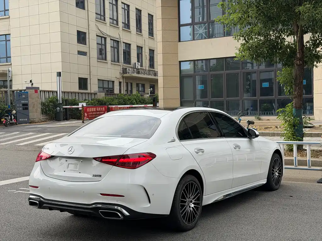Mercedes-Benz C-Class — миниатюра 13