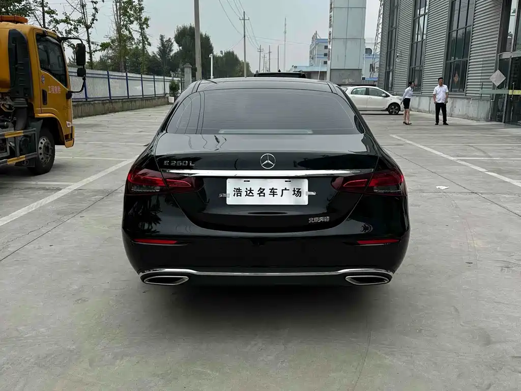Mercedes-Benz E-Class — миниатюра 7