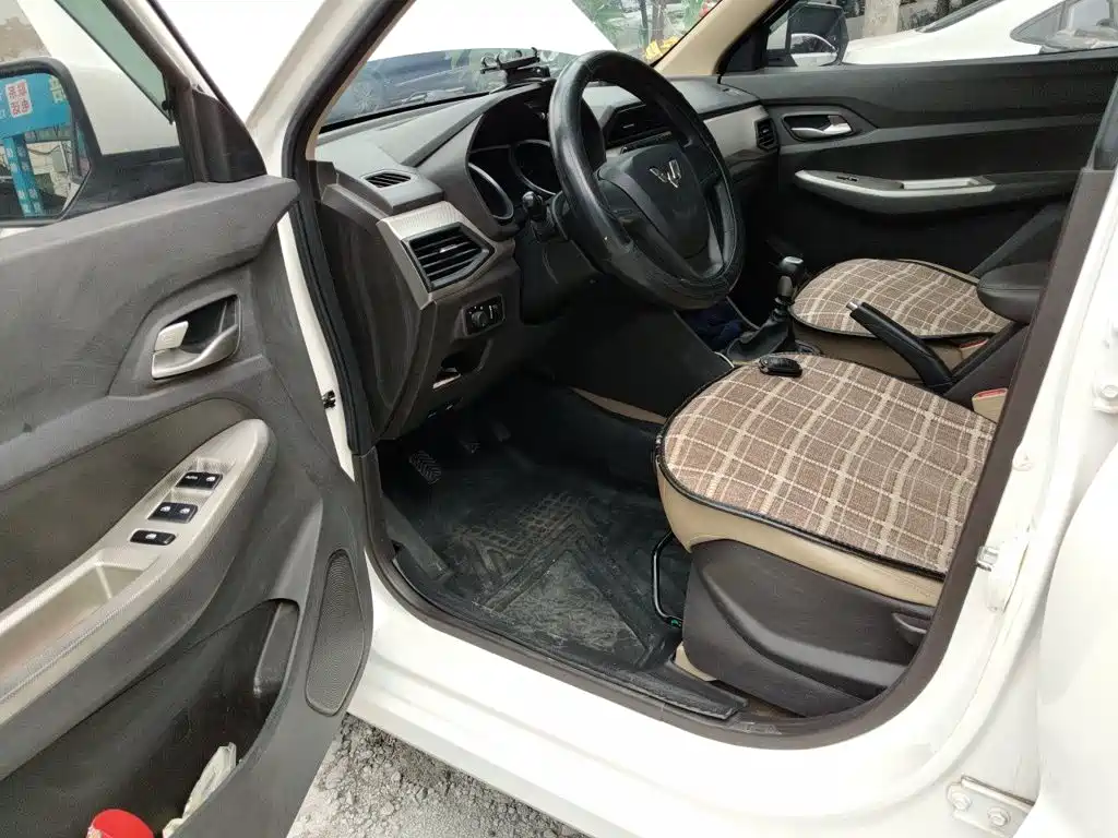 Wuling Hongguang — миниатюра 12