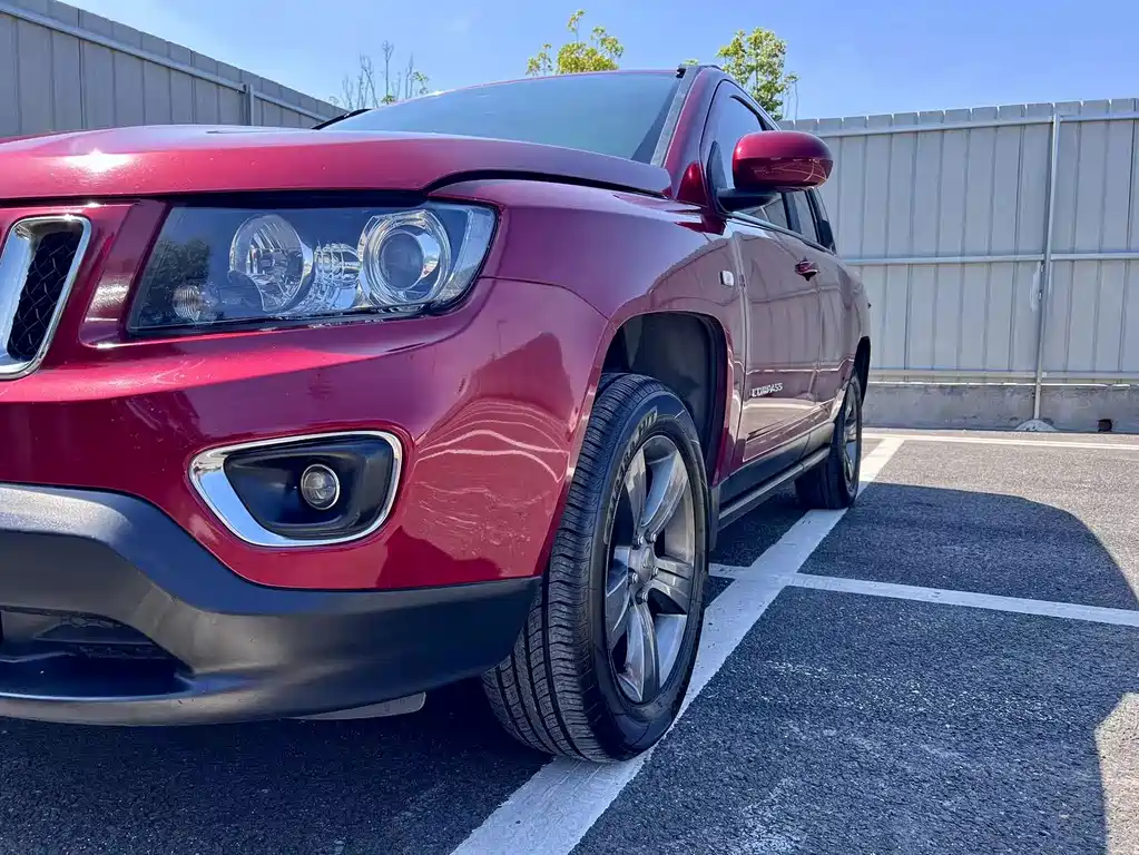 Jeep Compass (Import) — миниатюра 7