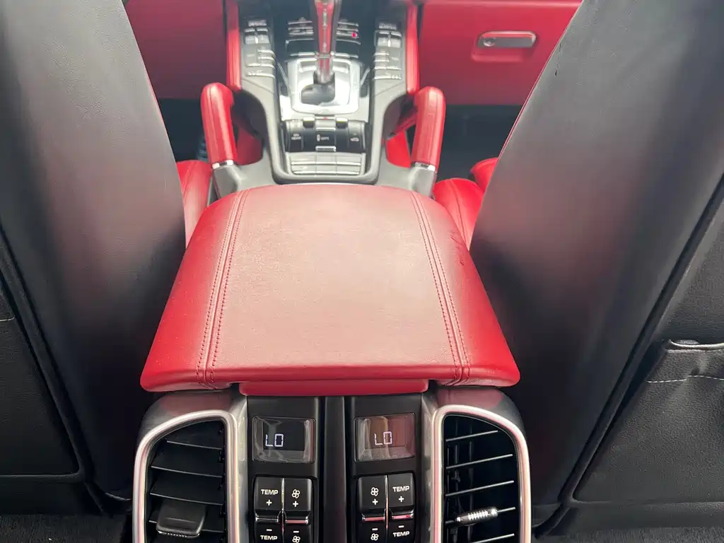 Porsche Cayenne — миниатюра 25