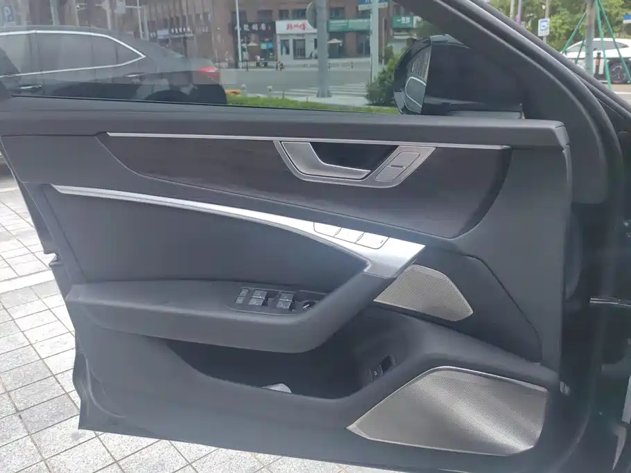 Audi A6L — миниатюра 7