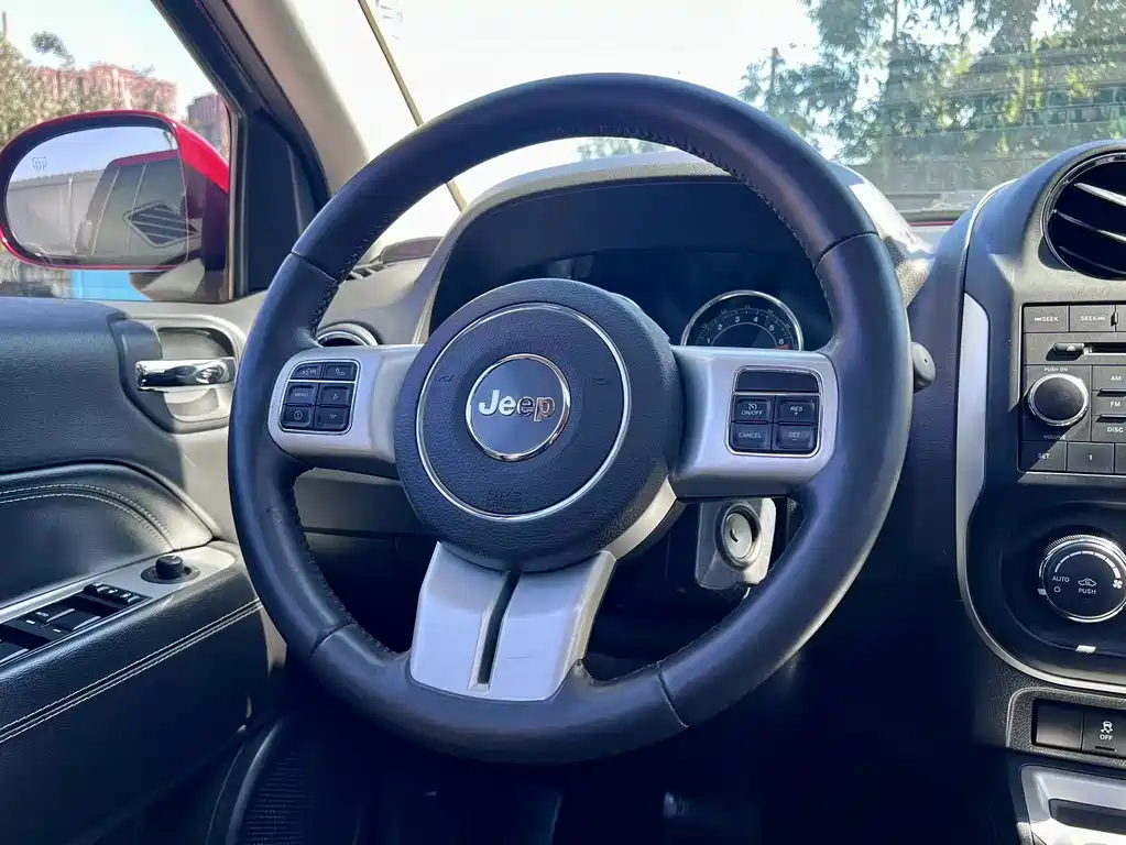 Jeep Compass (Import) — миниатюра 12