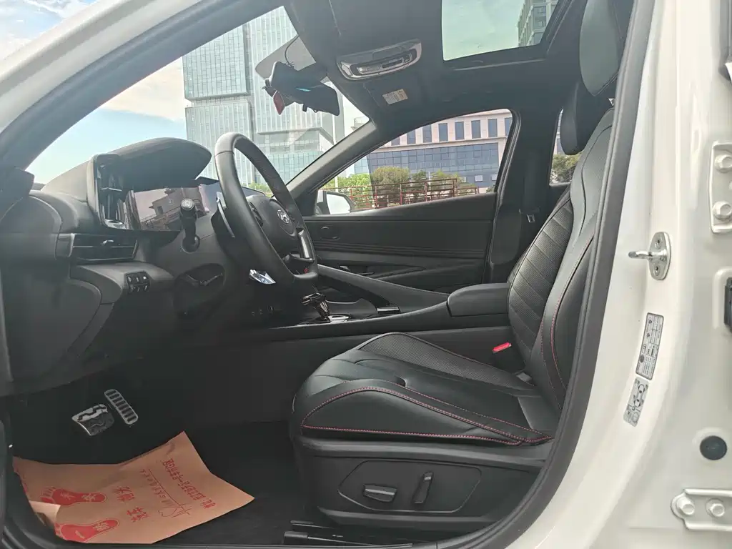Hyundai Elantra — миниатюра 10