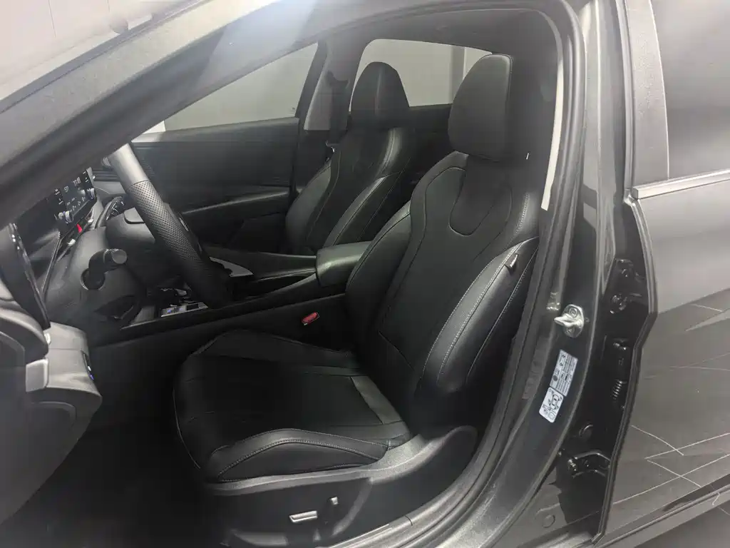 Hyundai Elantra — миниатюра 8