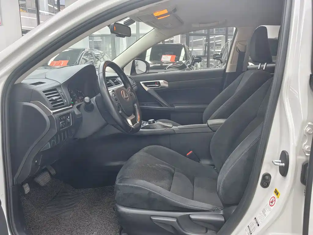 Lexus CT — миниатюра 5