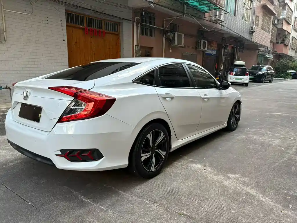 Honda Civic 2016 220TURBO CVT Luxury