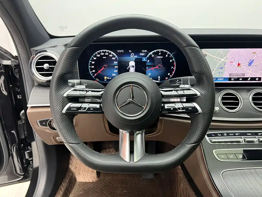 Mercedes-Benz E-Class — миниатюра 12