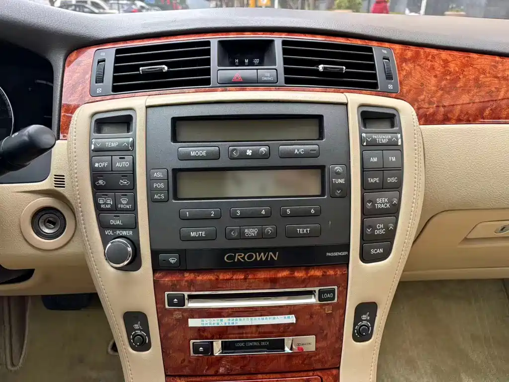 Toyota Crown — миниатюра 11