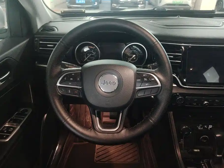 Jeep Grand Commander — миниатюра 15