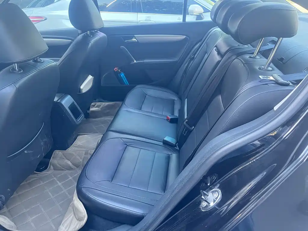 Volkswagen Lavida — миниатюра 6