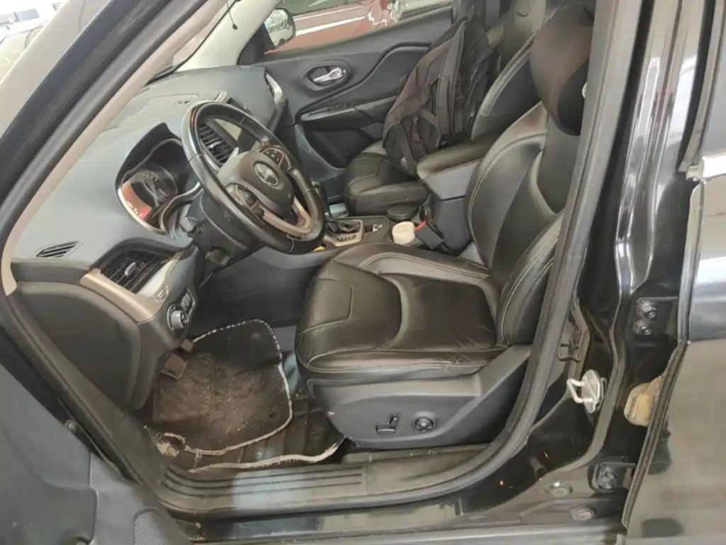 Jeep Cherokee — миниатюра 15