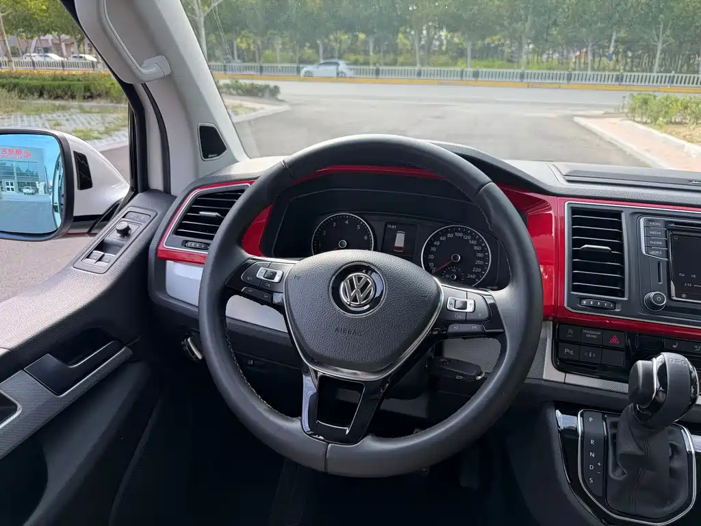 Volkswagen Multivan — миниатюра 8