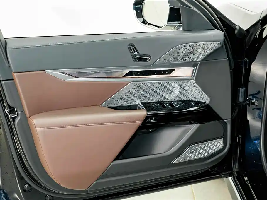 BMW 7 Series — миниатюра 16