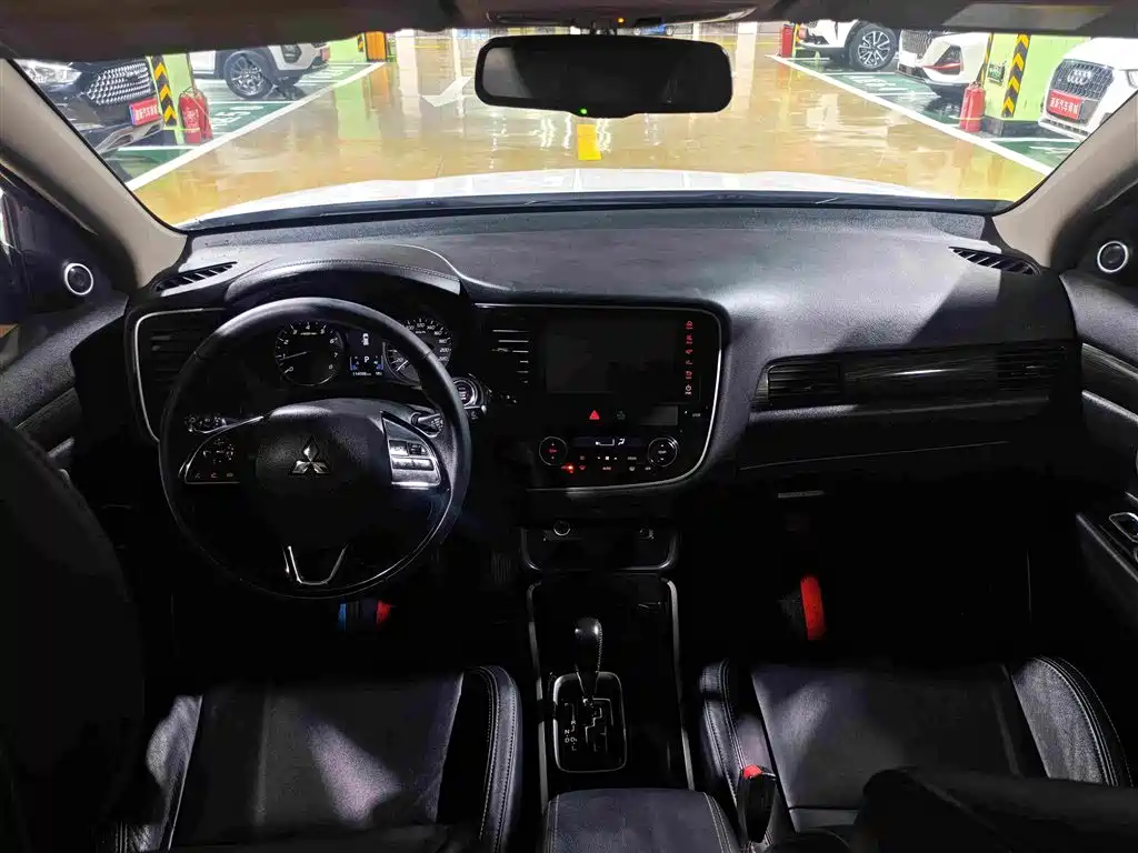 Mitsubishi Outlander — миниатюра 7