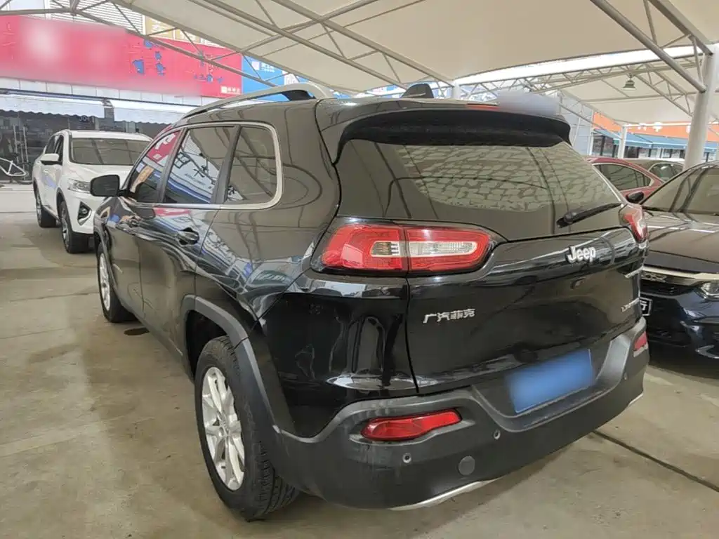 Jeep Cherokee — миниатюра 5