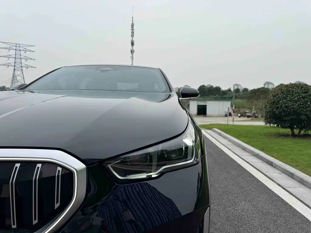 BMW 5 Series — миниатюра 24