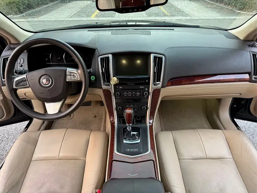 Cadillac SLS 2011 2.0T Luxury