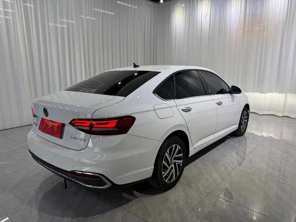 Volkswagen Lavida — миниатюра 4