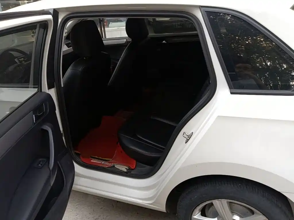 Volkswagen Santana — миниатюра 17