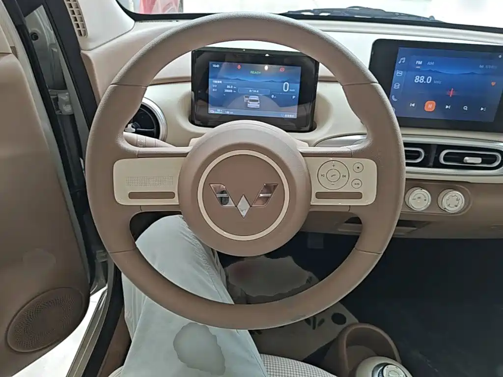 Wuling MINIEV — миниатюра 11
