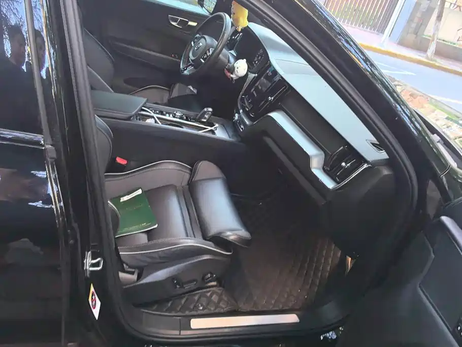Volvo XC60 PHEV — миниатюра 8