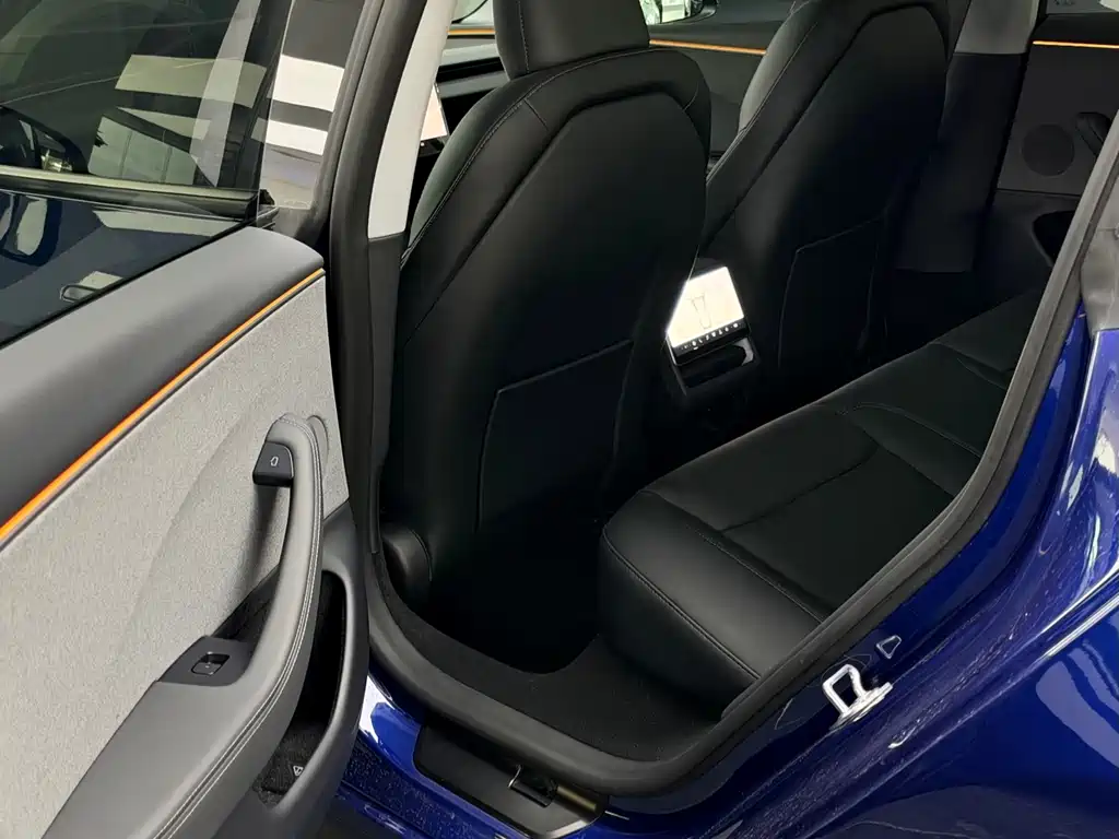 Tesla Model 3 — миниатюра 10