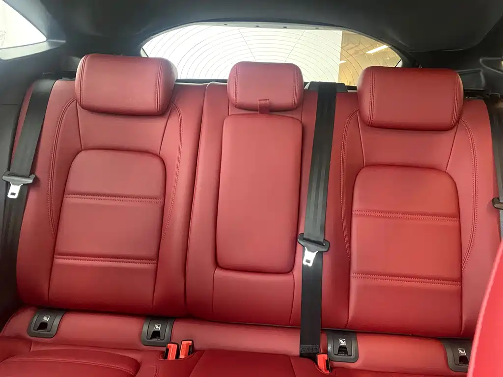 Jaguar E-PACE — миниатюра 12