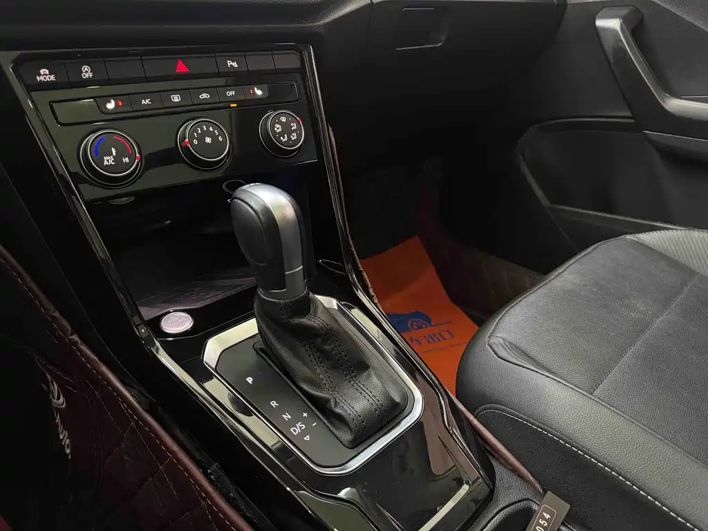 Volkswagen T-Roc — миниатюра 13