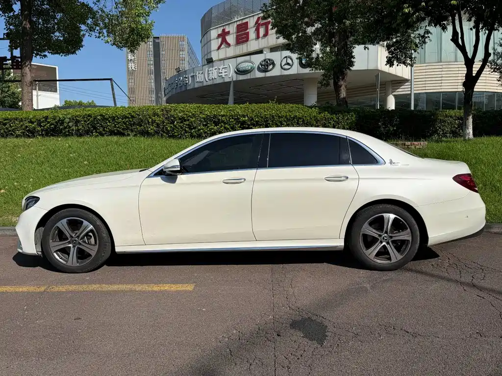 Mercedes-Benz E-Class — миниатюра 3