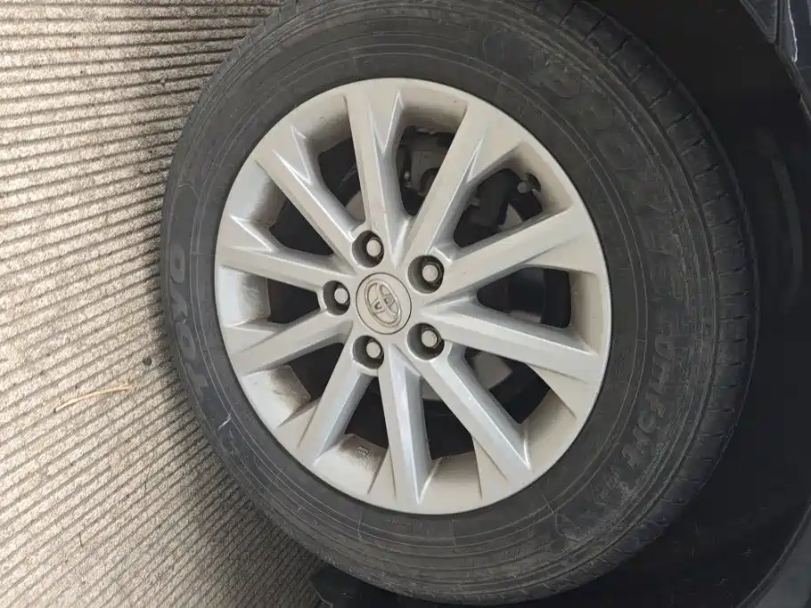 Toyota Camry — миниатюра 6