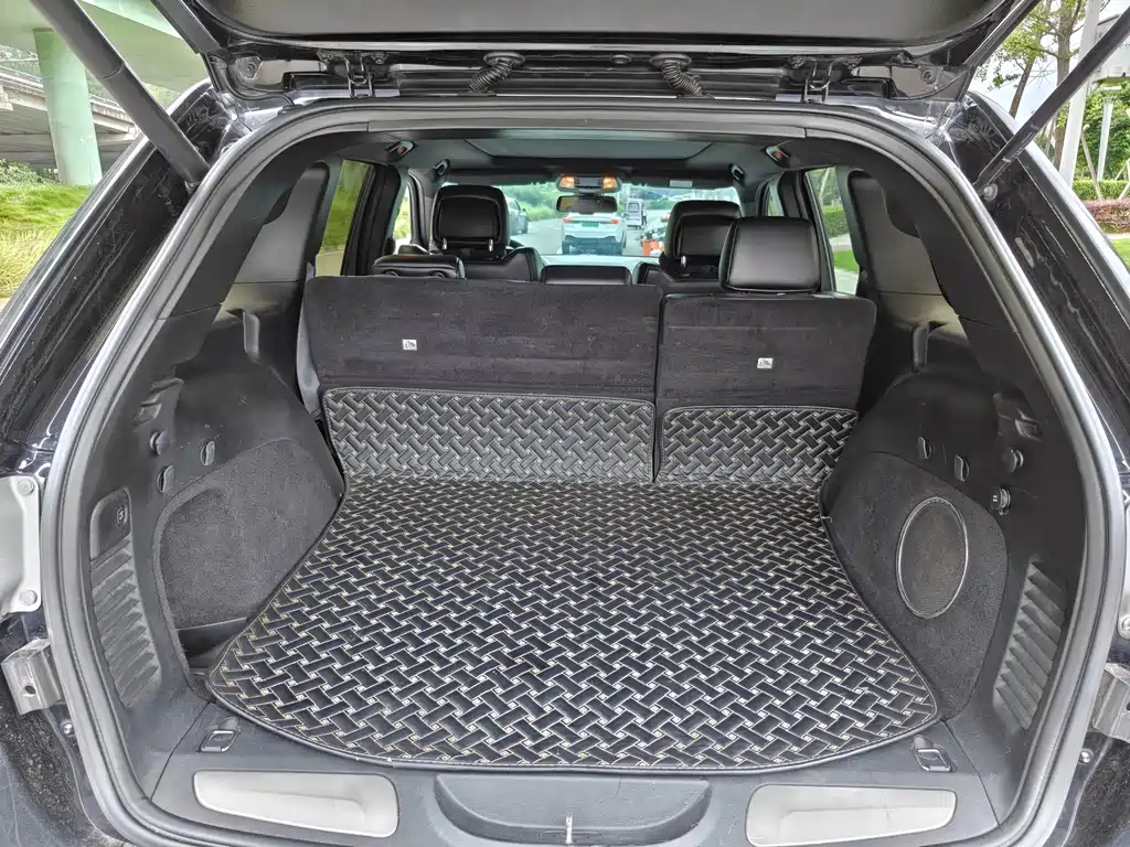 Jeep Grand Cherokee (Import) — миниатюра 8