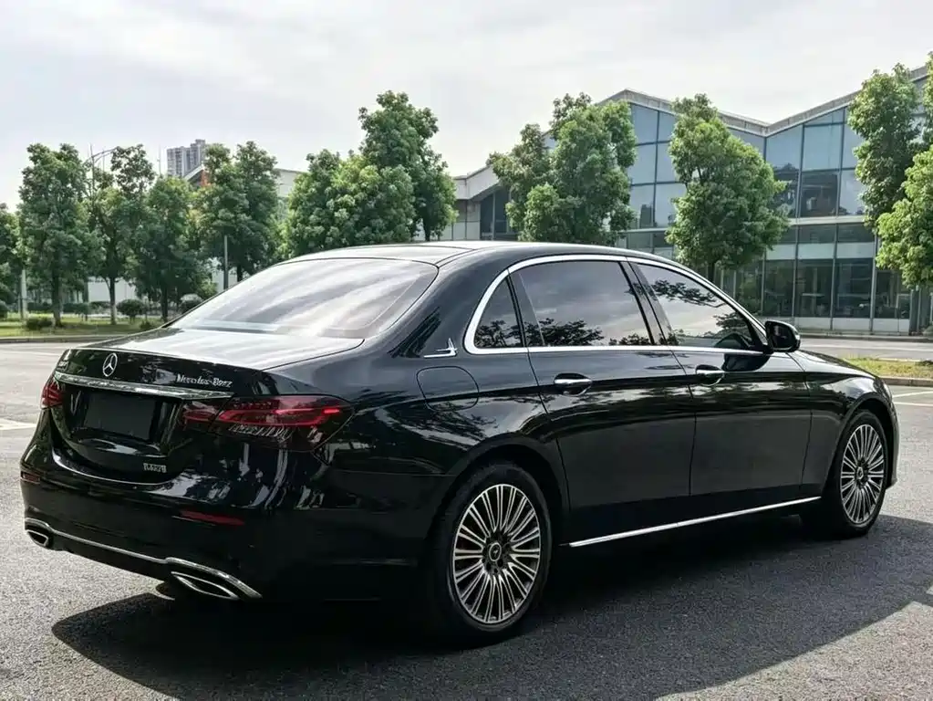 Mercedes-Benz E-Class — миниатюра 9