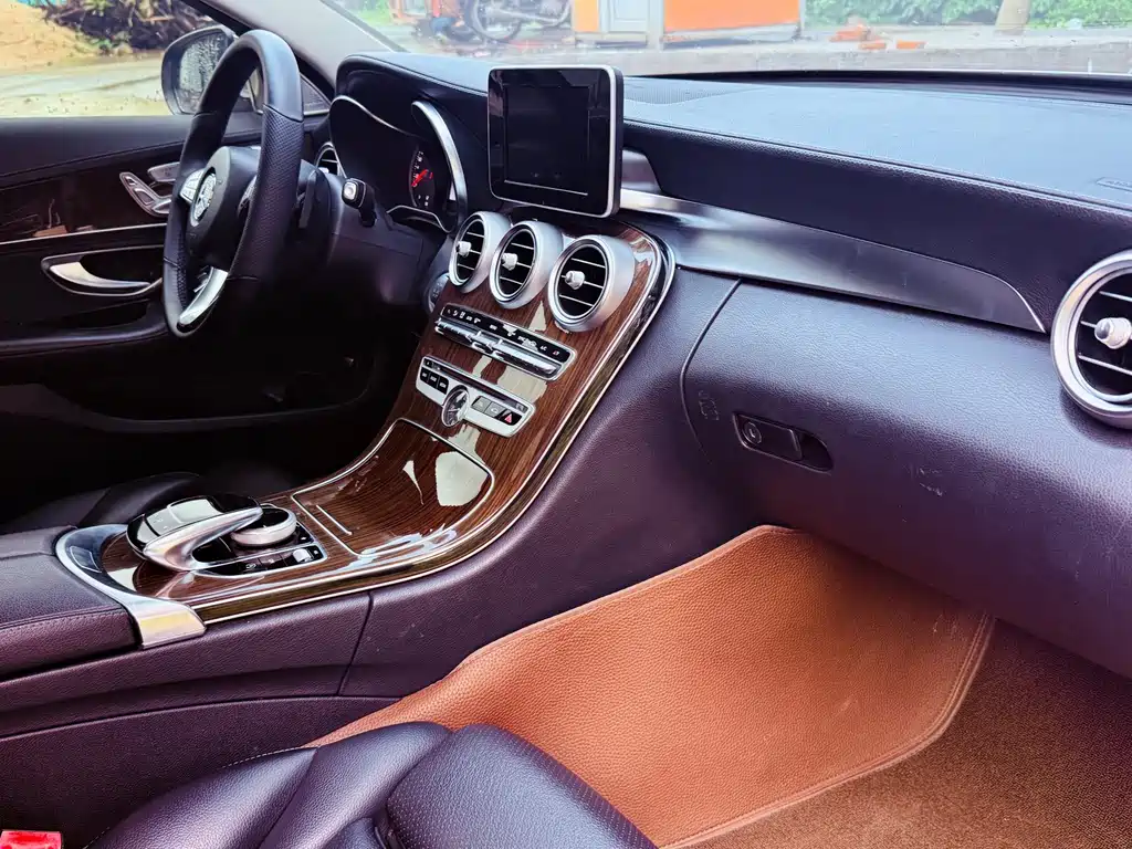 Mercedes-Benz C-Class — миниатюра 11