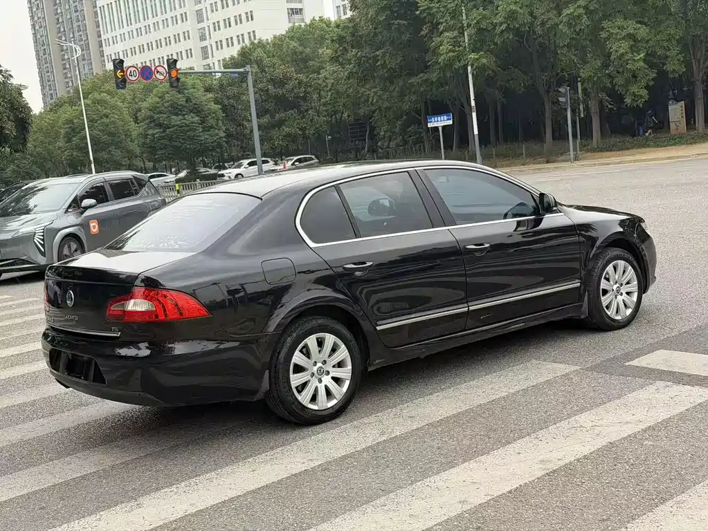 Skoda Superb — миниатюра 8