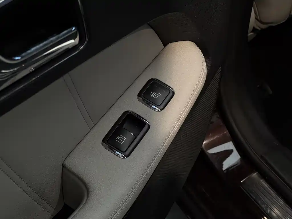 Mercedes-Benz E-Class (Import) — миниатюра 25